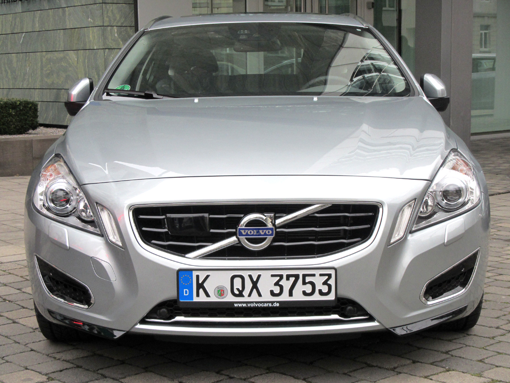 Volvo V60 D6 AWD: Blick auf die Frontpartie. 