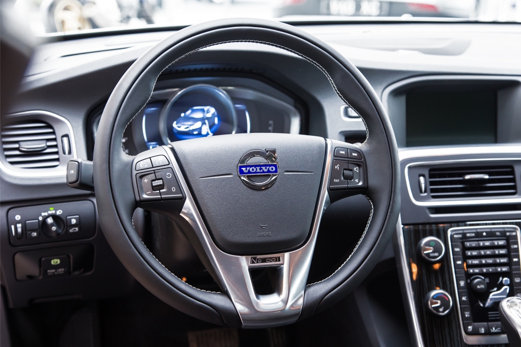 Volvo V60 D6 AWD Plug-in-Hybrid: Stark und sauber - der 283 PS Hybrid
