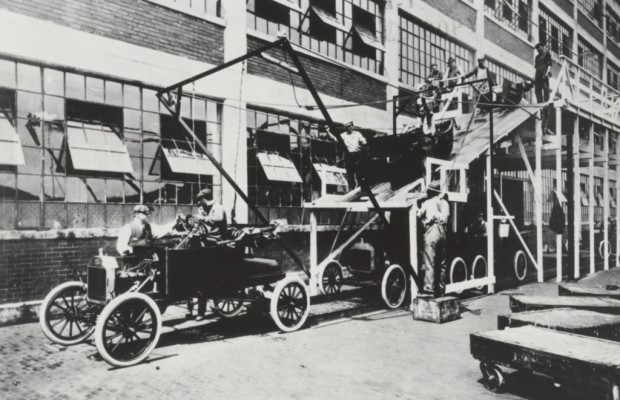 100 Jahre Fließbandproduktion - Autos am laufenden Band