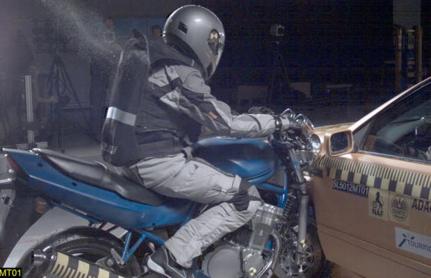ADAC testet Sicherheitssysteme für Motorradfahrer