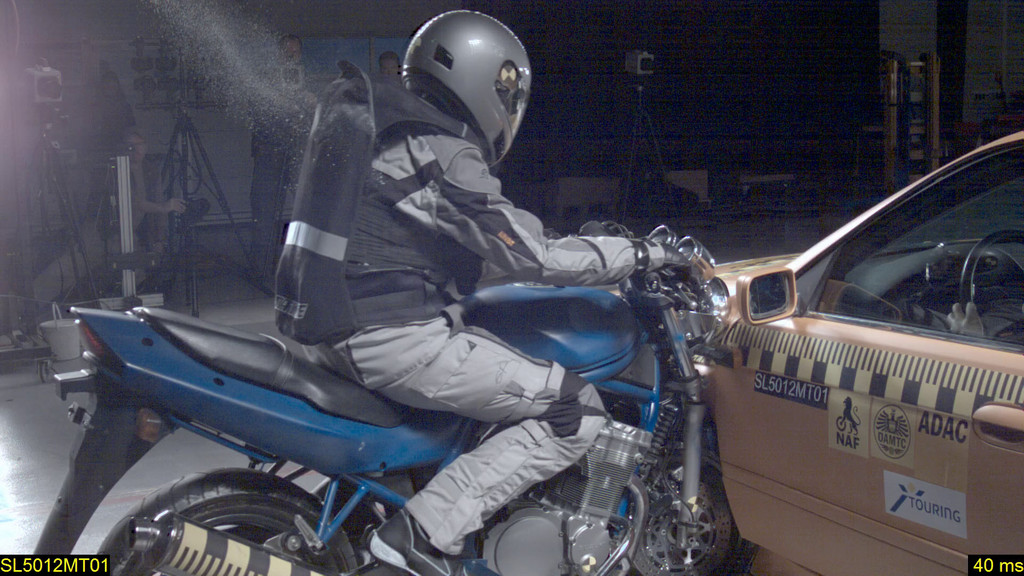 ADAC testet Sicherheitssysteme für Motorradfahrer