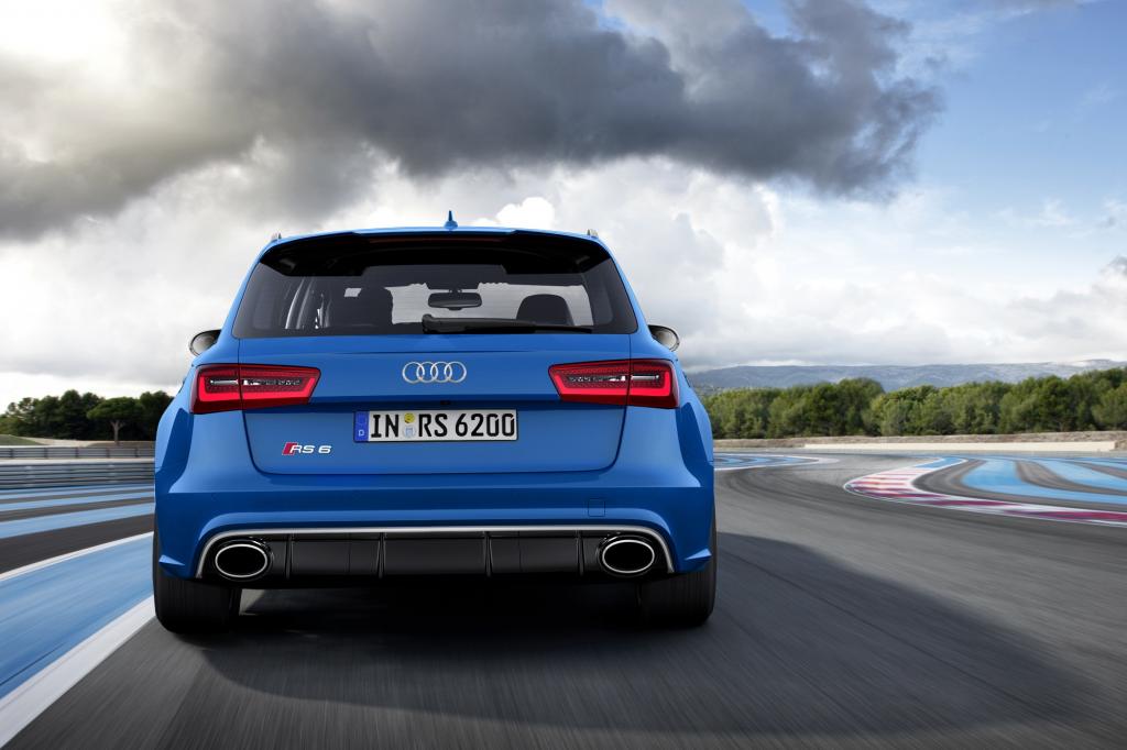 Acht Zylinder und vier Liter Hubraum, 412 kW/560 PS und 700 Nm sind ja nicht wirklich ein Grund zum Klagen
