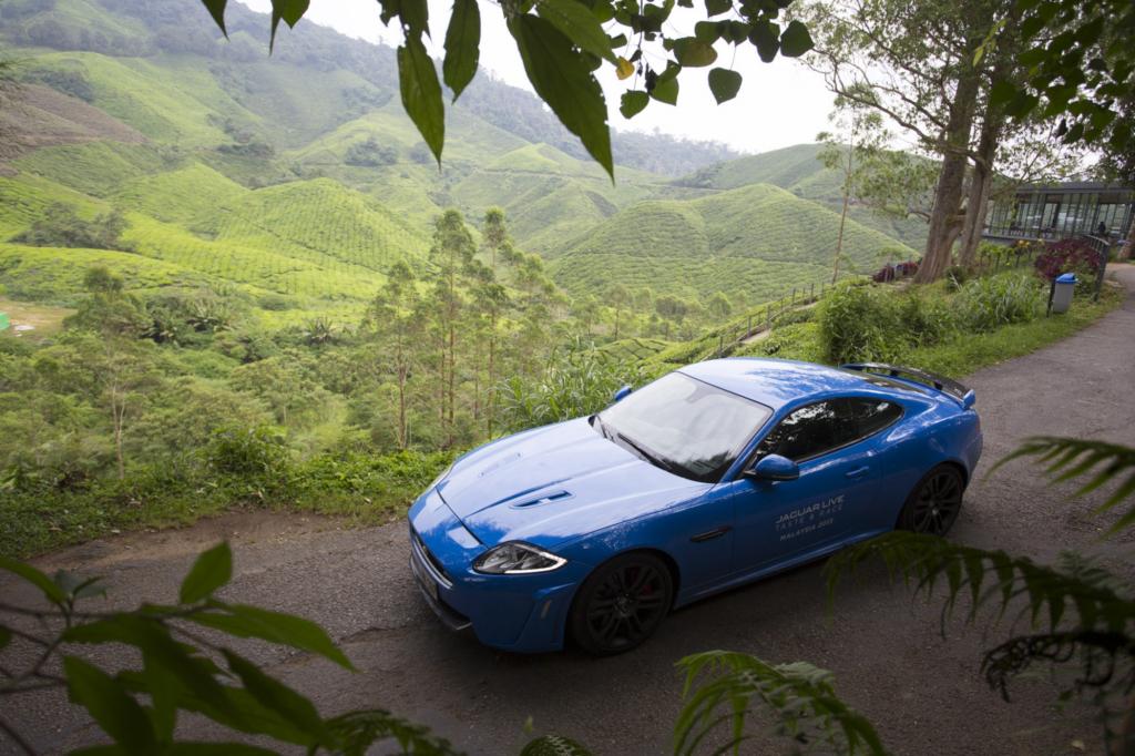 Adrenalin trifft Aroma: das XKR-S Coupe  im malaysischen Hinterland