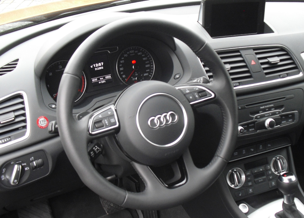 Audi Q3: Blick ins sportlich-funktionelle Cockpit.