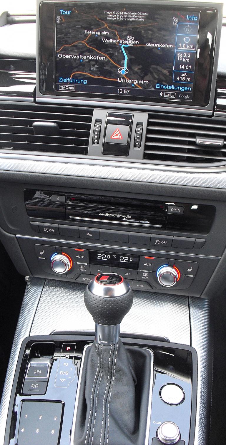 Audis RS6 Avant: Blick auf den mittleren Armaturenträger. 