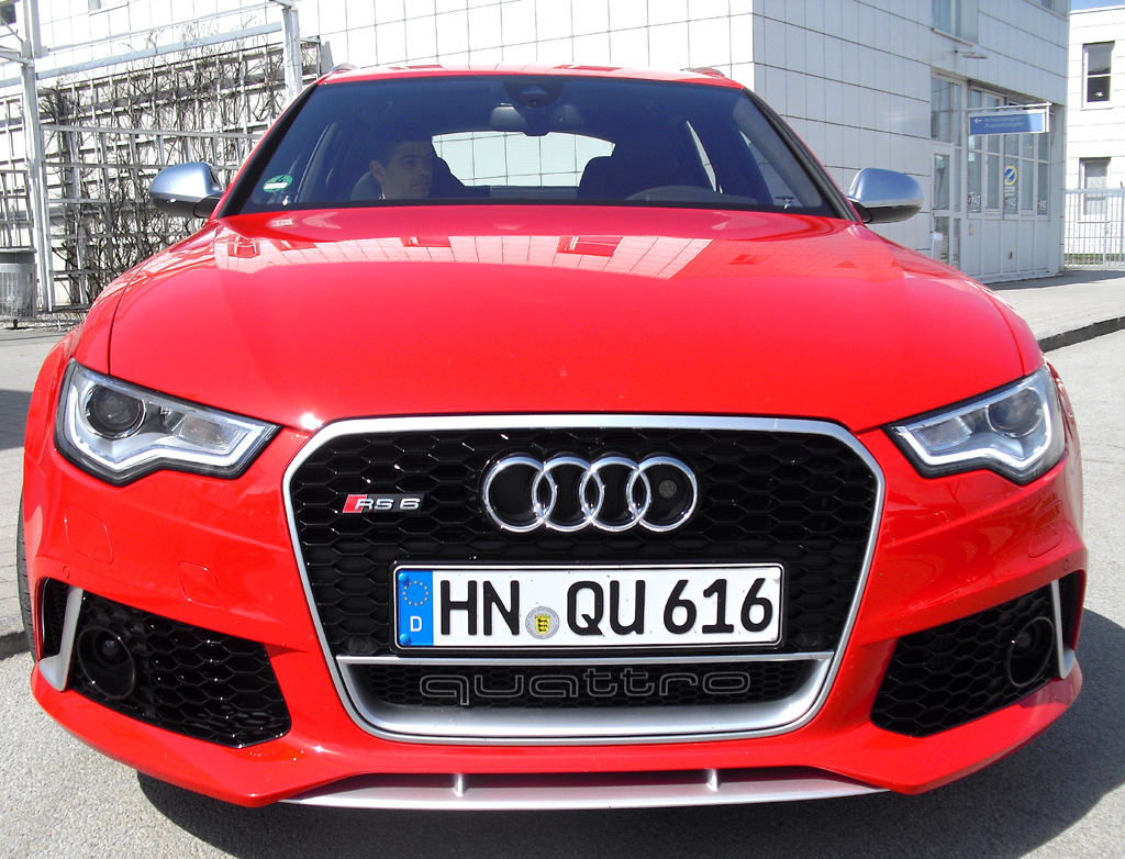 Audis RS6 Avant: Blick auf die Frontpartie. 
