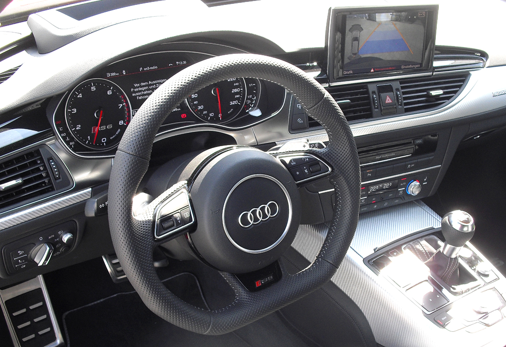 Audis RS6 Avant: Blick ins sportlich-funktionelle Cockpit. 