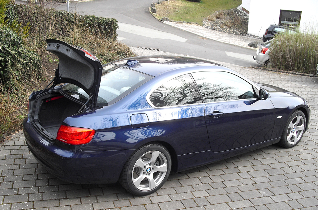BMW 3er Coupé: Das 440-Liter-Stauabteil ist durch Umklappen der Rücksitzlehnen noch erweiterbar. 