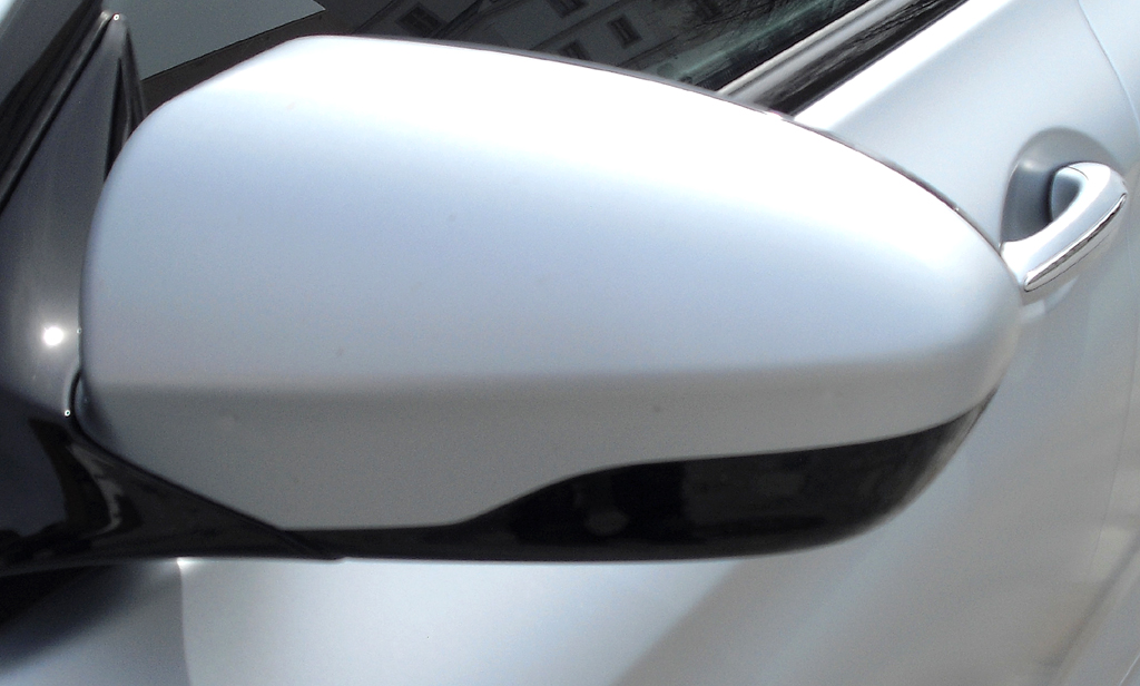 BMW M6 Gran Coupé: Blick auf den Außenspiegel auf der Fahrerseite. 