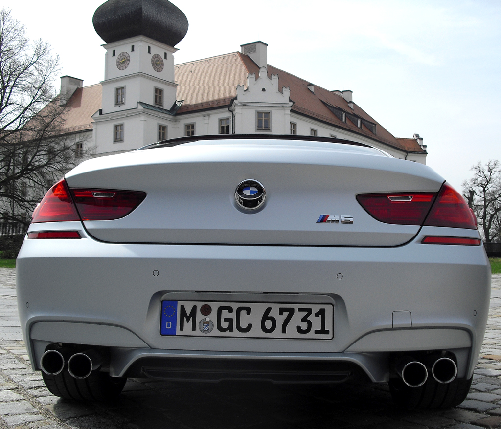 BMW M6 Gran Coupé: Blick auf die Heckpartie mit Diffusoreinsatz in der Schürze unten. 