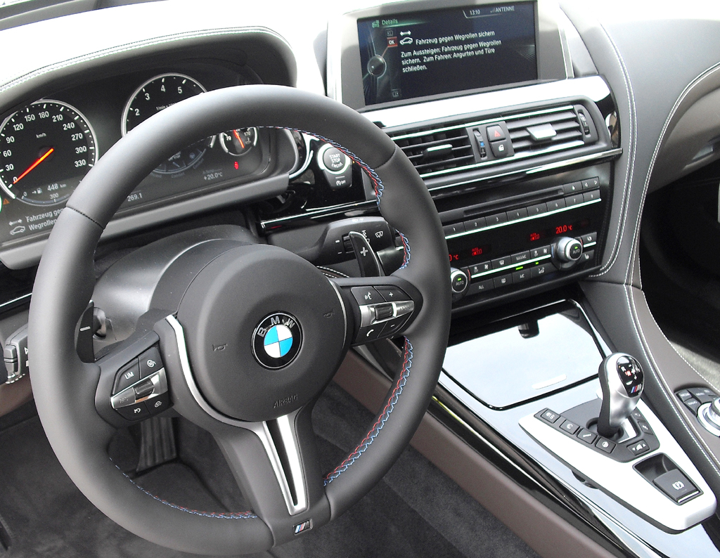 BMW M6 Gran Coupé: Blick ins sportlich-noble Cockpit. 