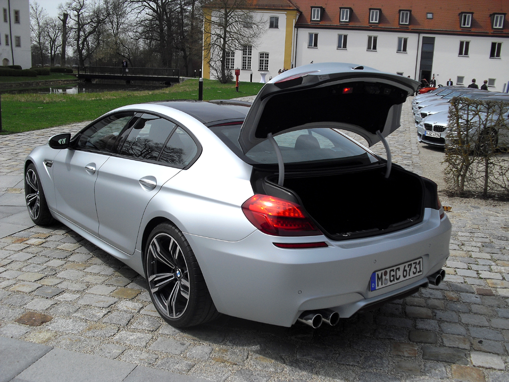 BMW M6 Gran Coupé: Ins Gepäckabteil passen 460 bis 1265 Liter hinein. 