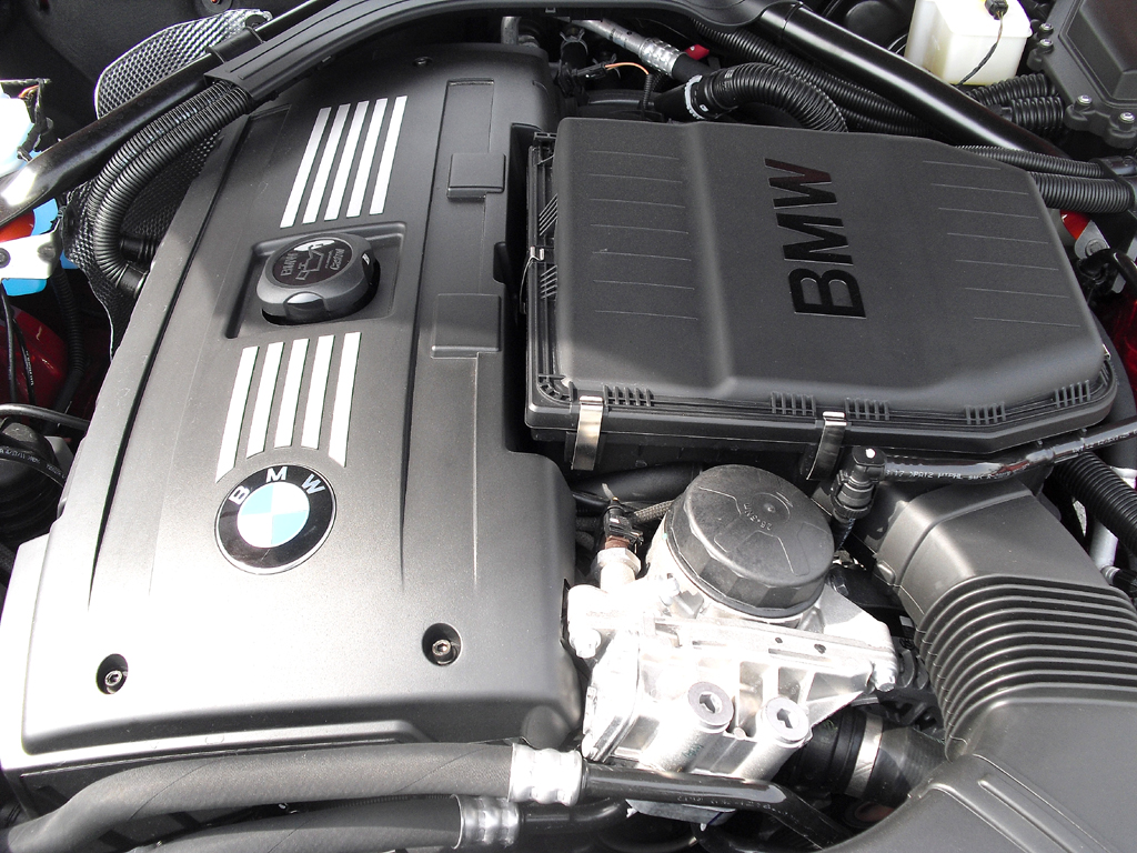 BMW Z4: Blick unter die Haube. Fünf Vier- und Sechszylinder-Turbobenziner stehen zur Wahl. 