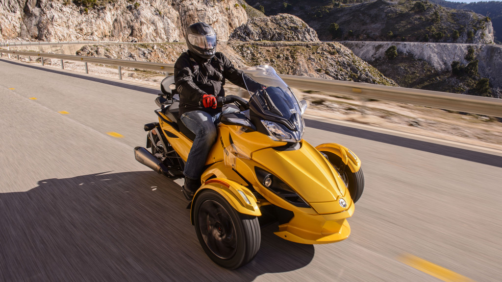 Can-Am Spyder jetzt auch als Sporttourer