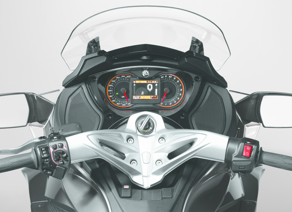 Can-Am Spyder jetzt auch als Sporttourer