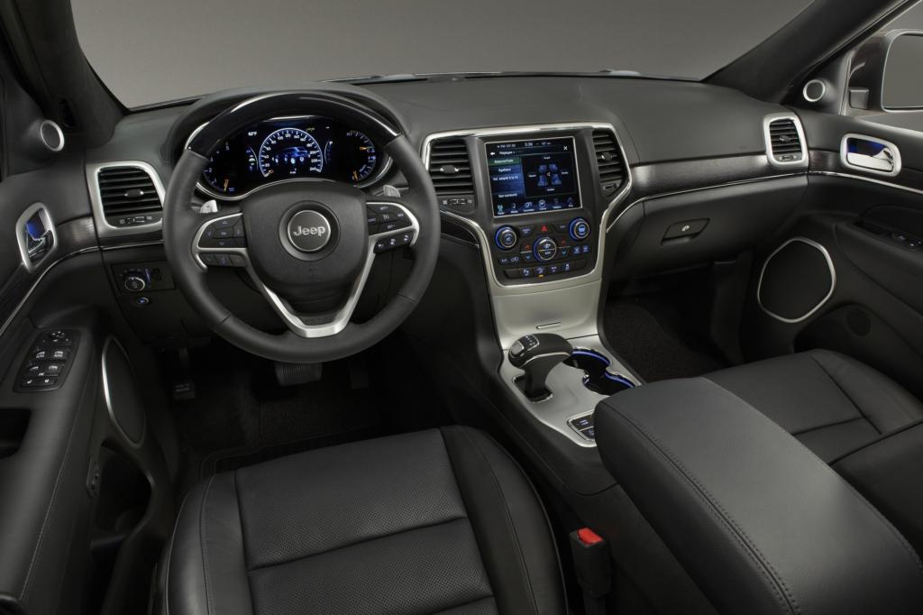 Der Grand Cherokee verfügt über ein neues Navigationssystem mit größerem Display 