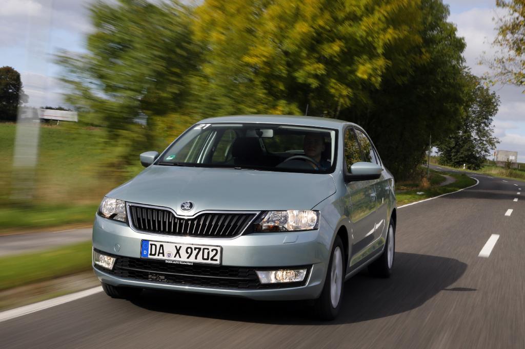 Der Skoda Rapid bietet Platz wie ein großer Kompakter, kostet aber nur soviel wie ein Kleinwagen