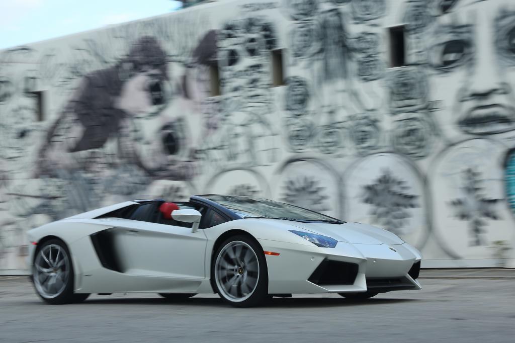 Der offene Lamborghini Aventador ist in jeder Beziehung extrem