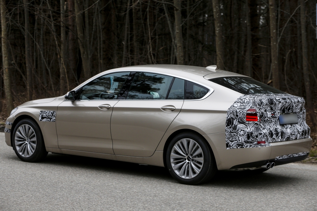 Erwischt: Erlkönig BMW 5er GT – Retusche am Raumschiff