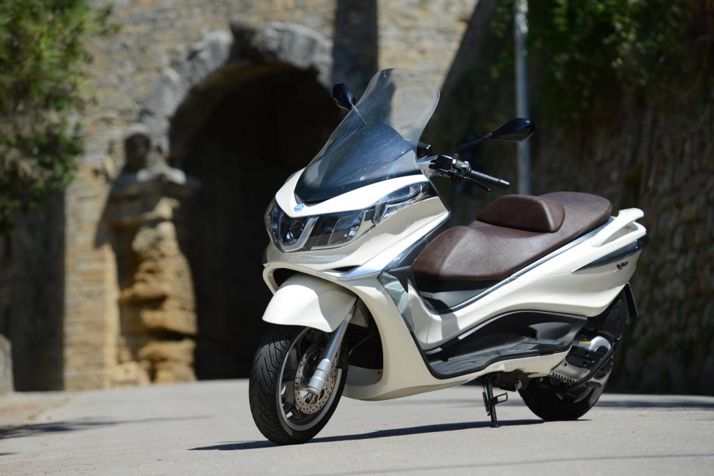 Fahrbericht Piaggio X10 350 Executive - Die goldene Mitte