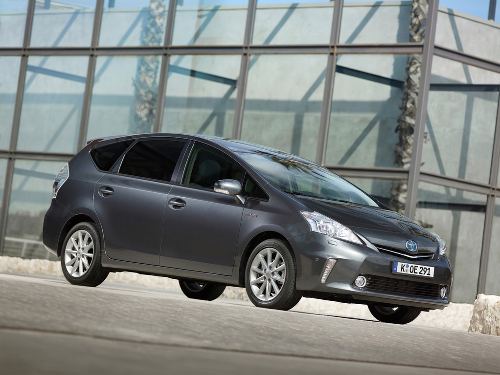 Frankfurter Ordungsamt bekommt vier neue Toyota Hybridfahrzeuge