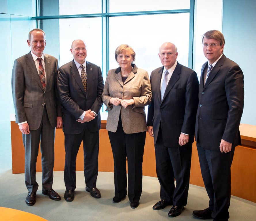GM-Topmanagement bei Angela Merkel