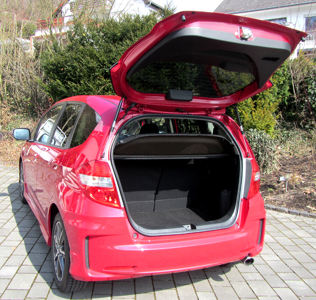 Honda Jazz: Das Gepäckabteil fasst samt Unterflurfach 399 bis 1384 Liter. 