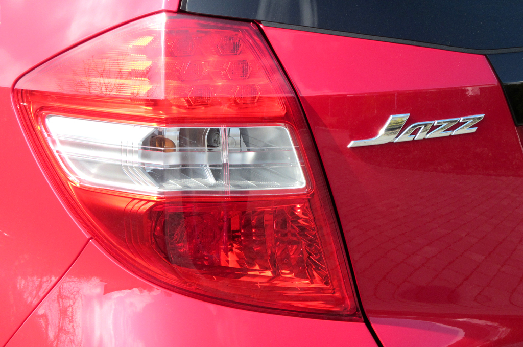Honda Jazz: Moderne Leuchteinheit hinten mit Modellschriftzug. 
