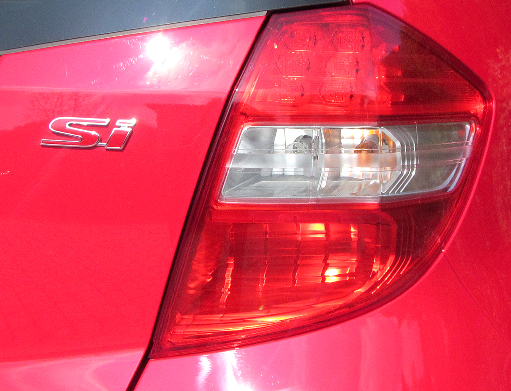 Honda Jazz: Motorisierungs- und Ausstattungsschriftzug am Heck. 