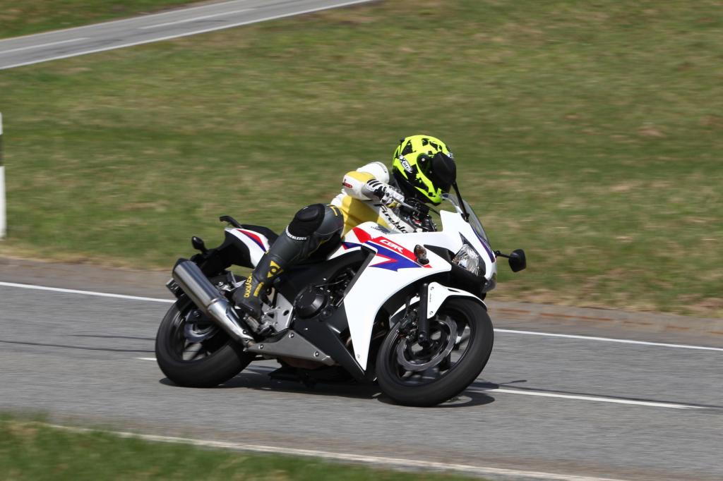 Honda offeriert mit der CBR 500 R einen Halbliter-Flitzer, der diesen Namen durchaus verdient