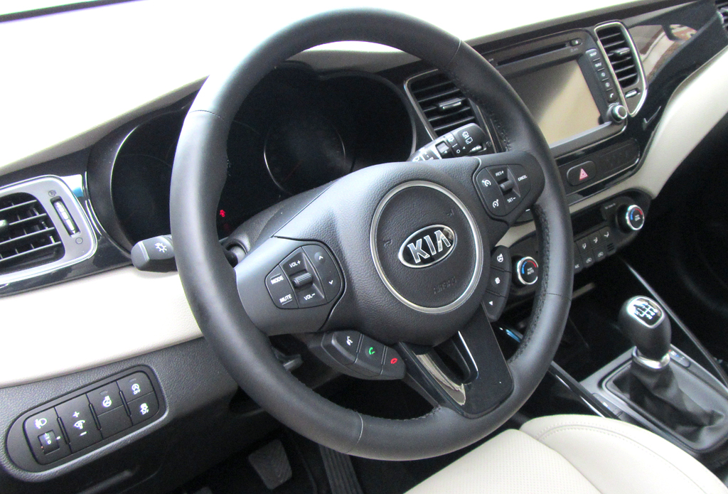 Kia Carens: Blick ins Cockpit. 
