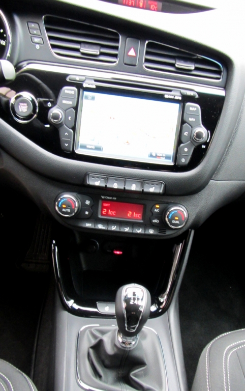 Kia Pro Cee'd: Blick auf den mittleren Armaturenträger.