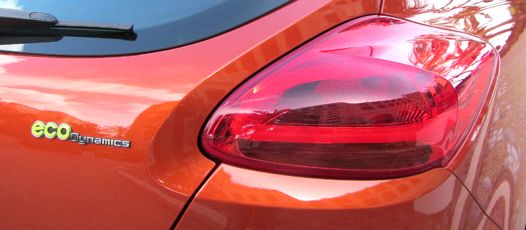 Kia Pro Cee'd: Moderne Leuchteinheit hinten mit EcoDynamics-Schriftzug.