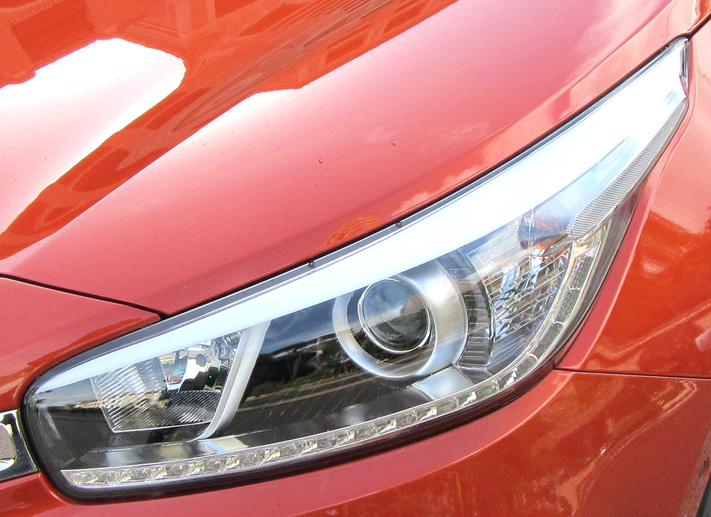 Kia Pro Cee'd: Moderne Leuchteinheit vorn.