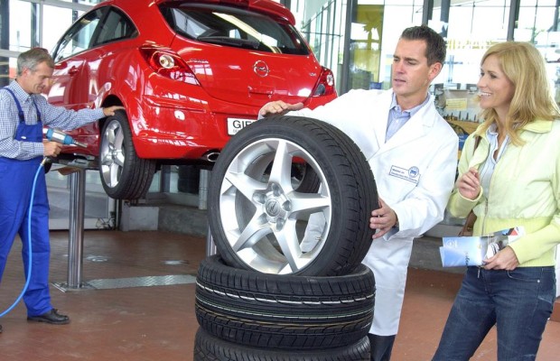 Kunden vertrauen der Autowerkstatt