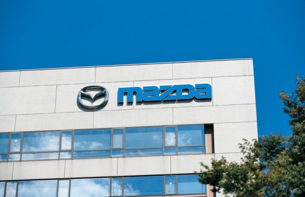 Mazda 2015 mit kleinem SUV