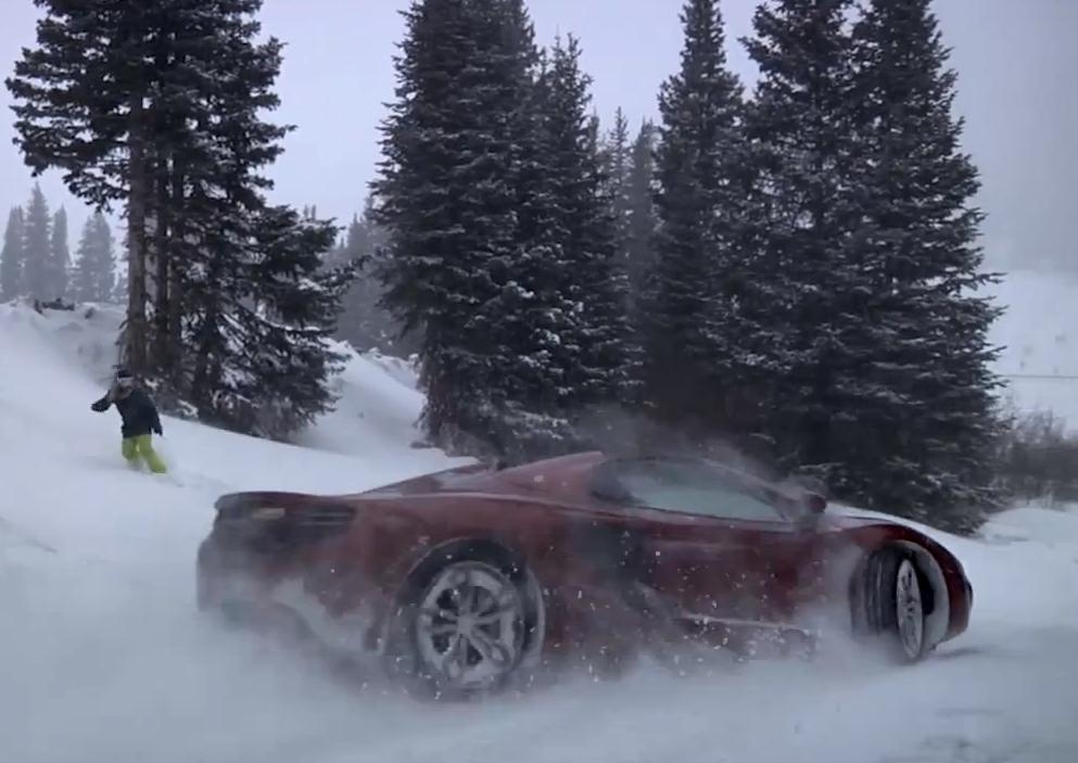 McLaren vs Snowboard - Bild: Youtube
