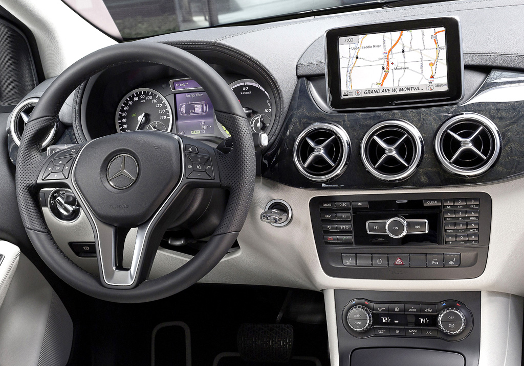 Mercedes B-Klasse Electric Drive: Blick ins Cockpit. 