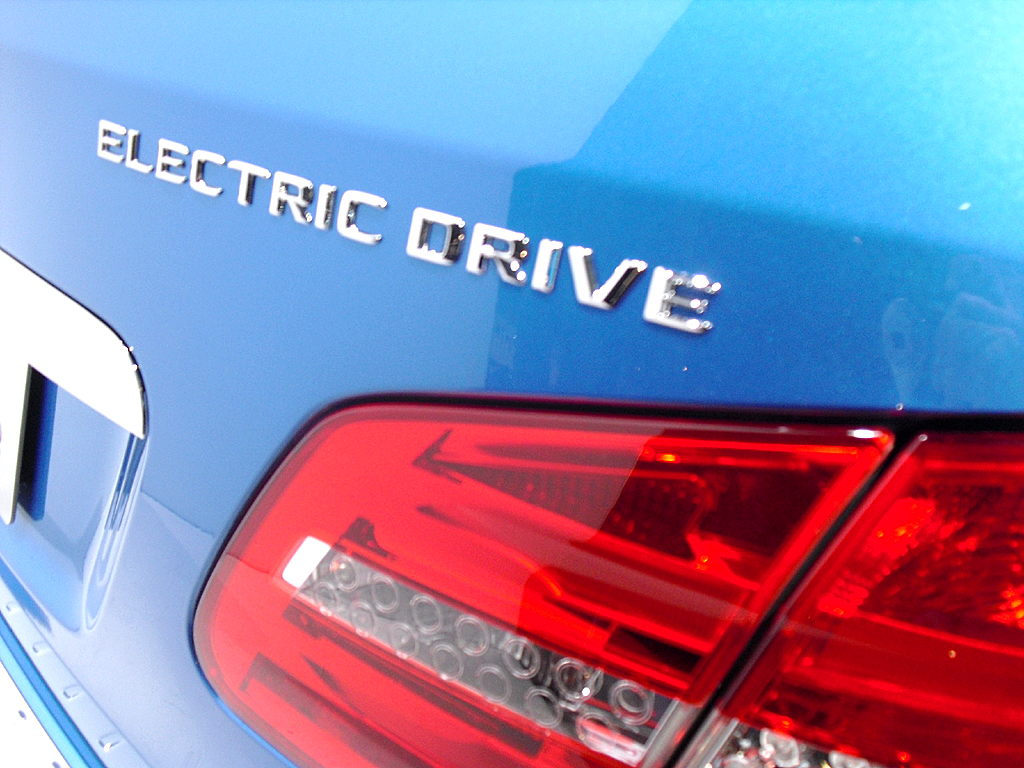 Mercedes B-Klasse Electric Drive: Großformatige Leuchteinheit hinten mit Motorisierungsschriftzug. 
