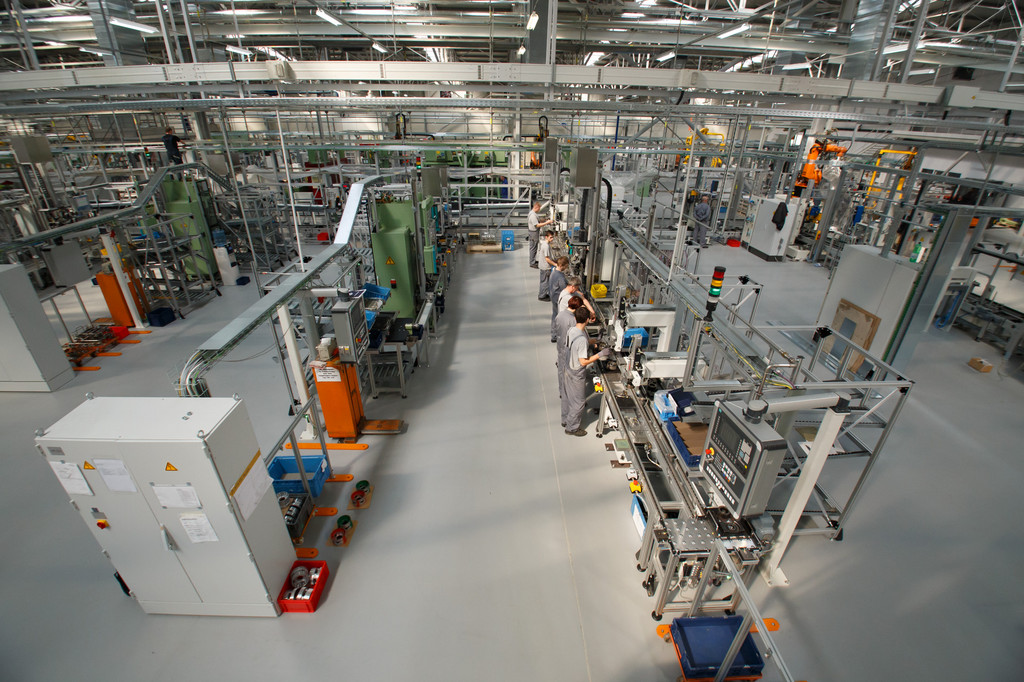Mercedes-Benz baut Produktionsnetzwerk aus