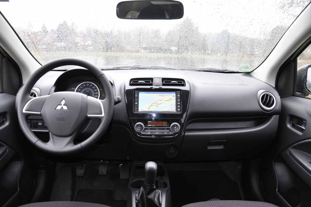 Mitsubishi Space Star: Sparsames Raumwunder mit Vision | Elemente in Klavierlackoptik im Shine +