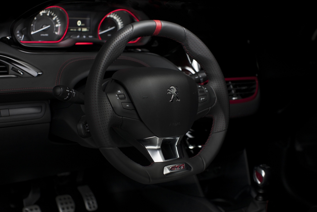 Peugeot 208 GTi: Französischer Racer on miniature