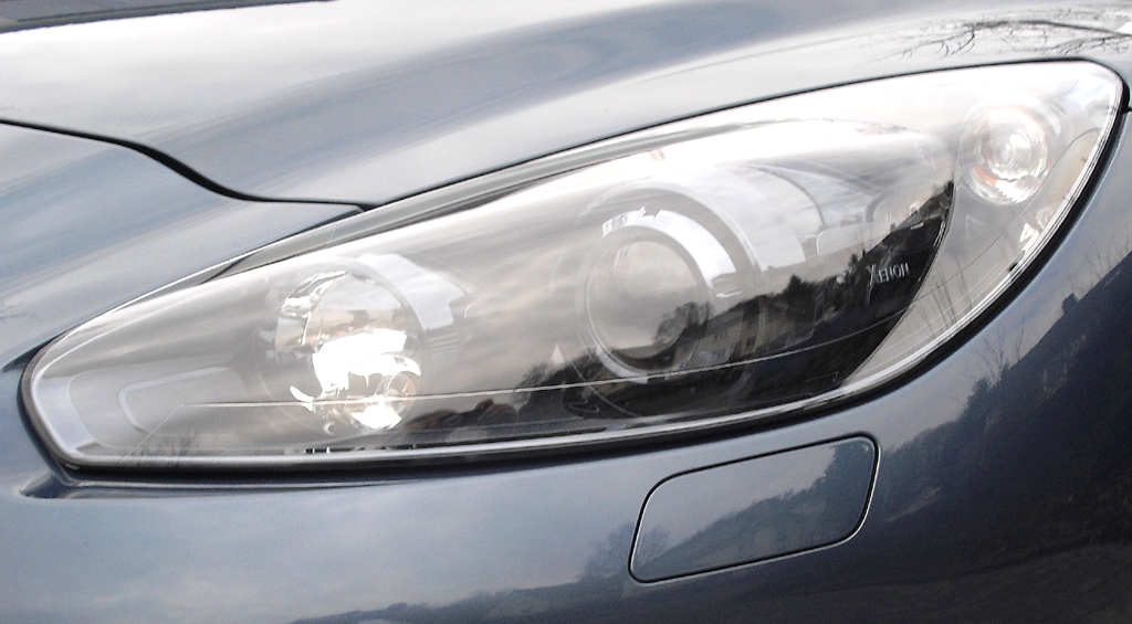 Peugeot RCZ: Moderne Leuchteinheit vorn.