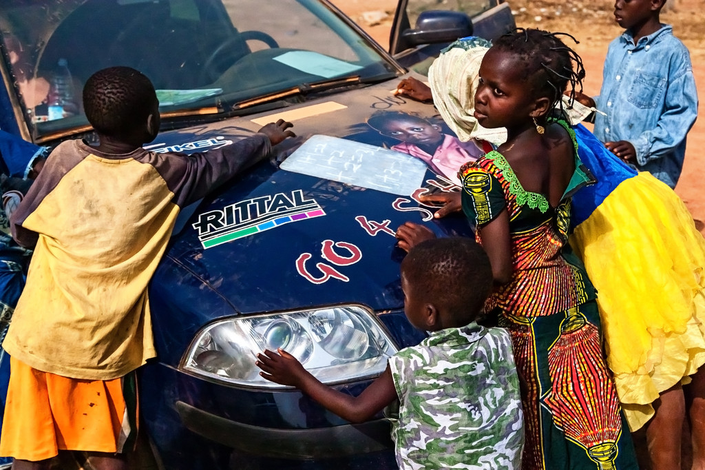 Rallye ermöglicht zehn neue Schulen für Ghana