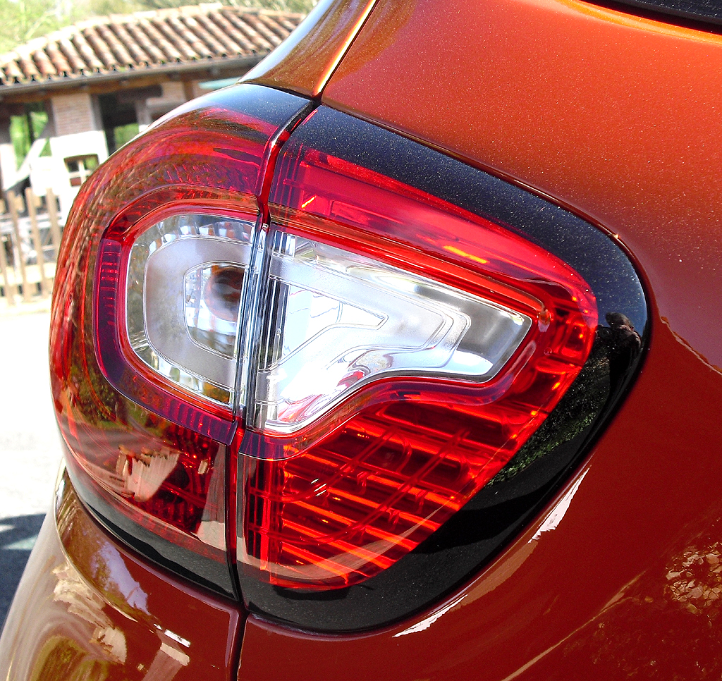 Renault Captur: Moderne Leuchteinheit hinten. 