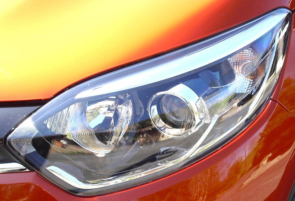 Renault Captur: Moderne Leuchteinheit vorn. 