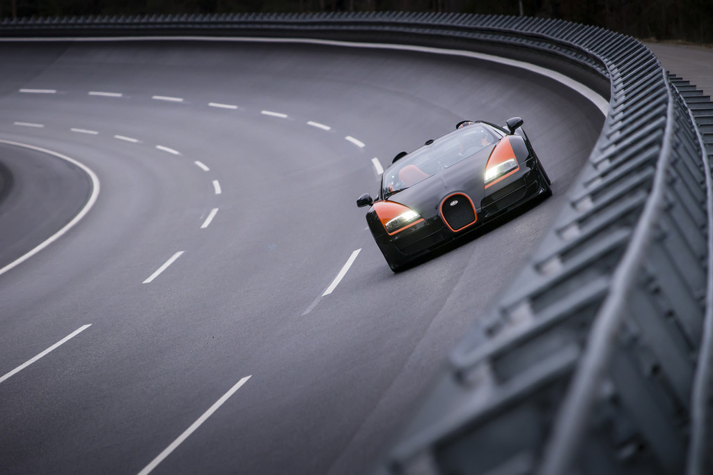 Shanghai 2013: Bugatti zeigt Weltrekord-Veyron