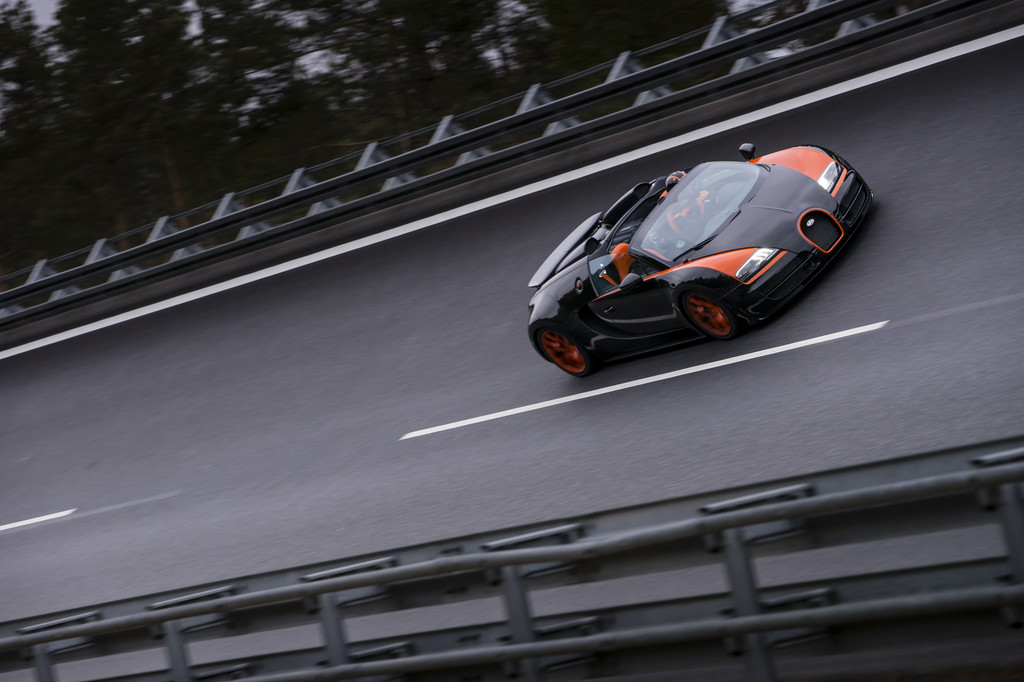 Shanghai 2013: Bugatti zeigt Weltrekord-Veyron