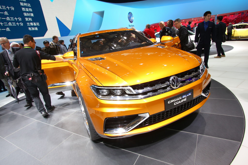 Shanghai 2013: Volkswagen zeigt Plug-in-Studie Cross Blue