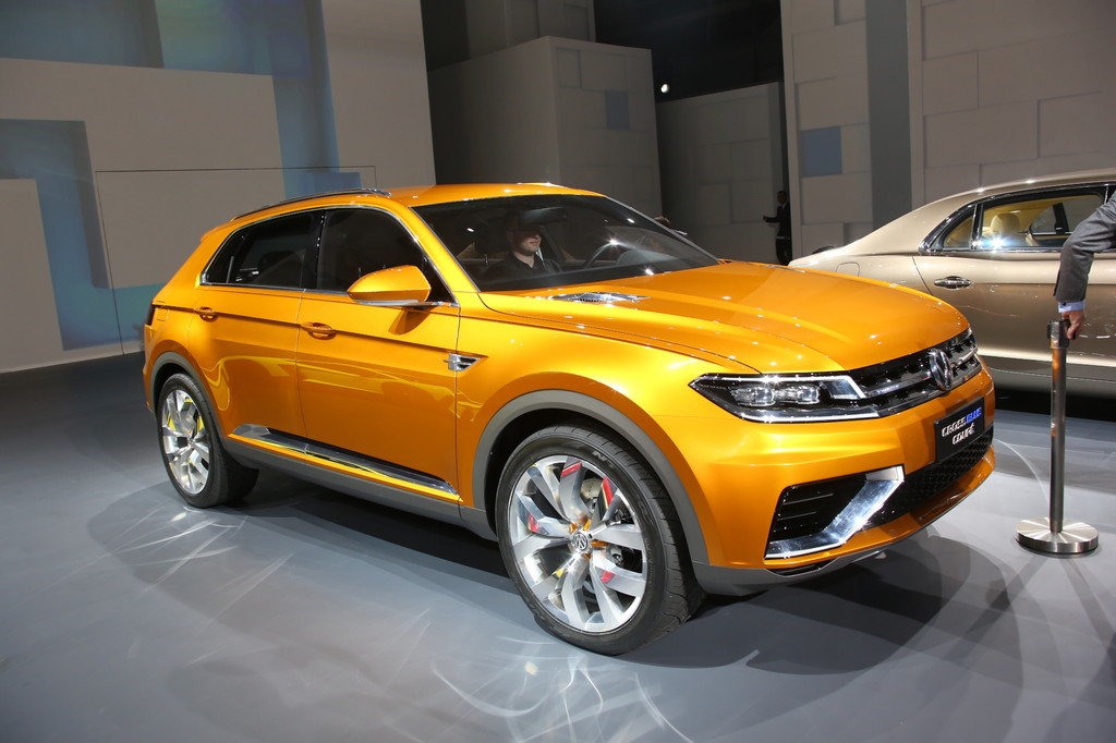 Shanghai 2013: Volkswagen zeigt Plug-in-Studie Cross Blue